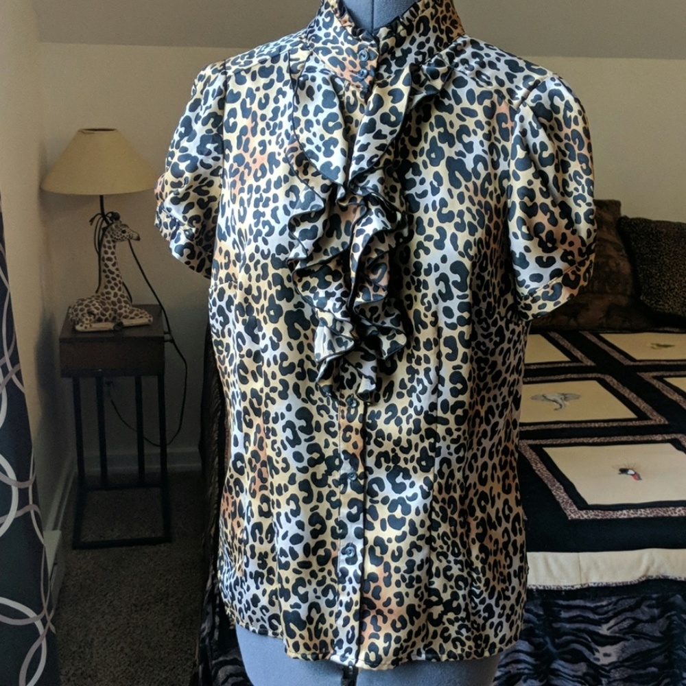 4 for $20🌷Clearance! Worthington Leopard Print Top